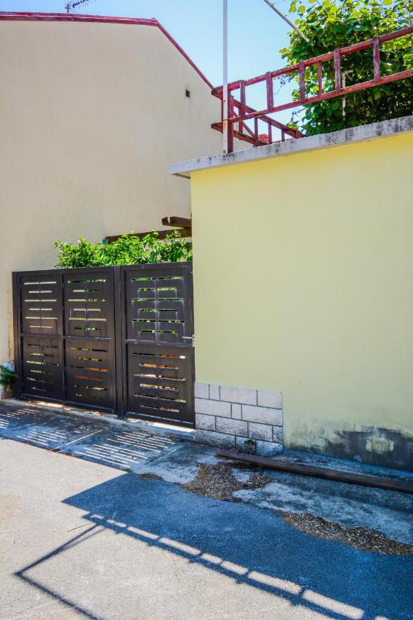 Apartment Grey&Yellow Задар Екстериор снимка
