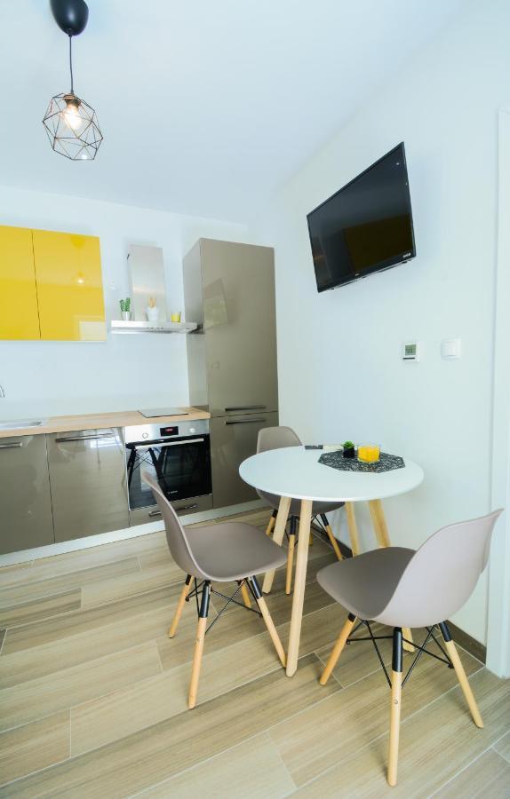 Apartment Grey&Yellow Задар Екстериор снимка